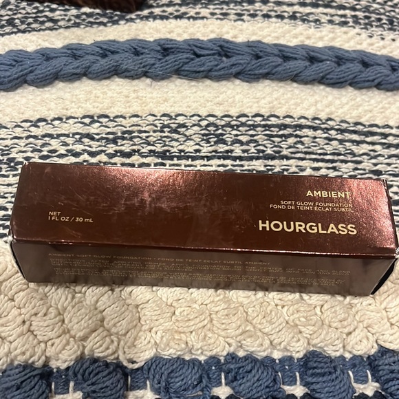 Brand new hourglass ambient foundation in 4 - Picture 5 of 6
